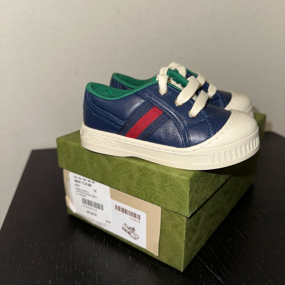 Blue leather Gucci sneakers Toddler size 21 EUR (5.5US)